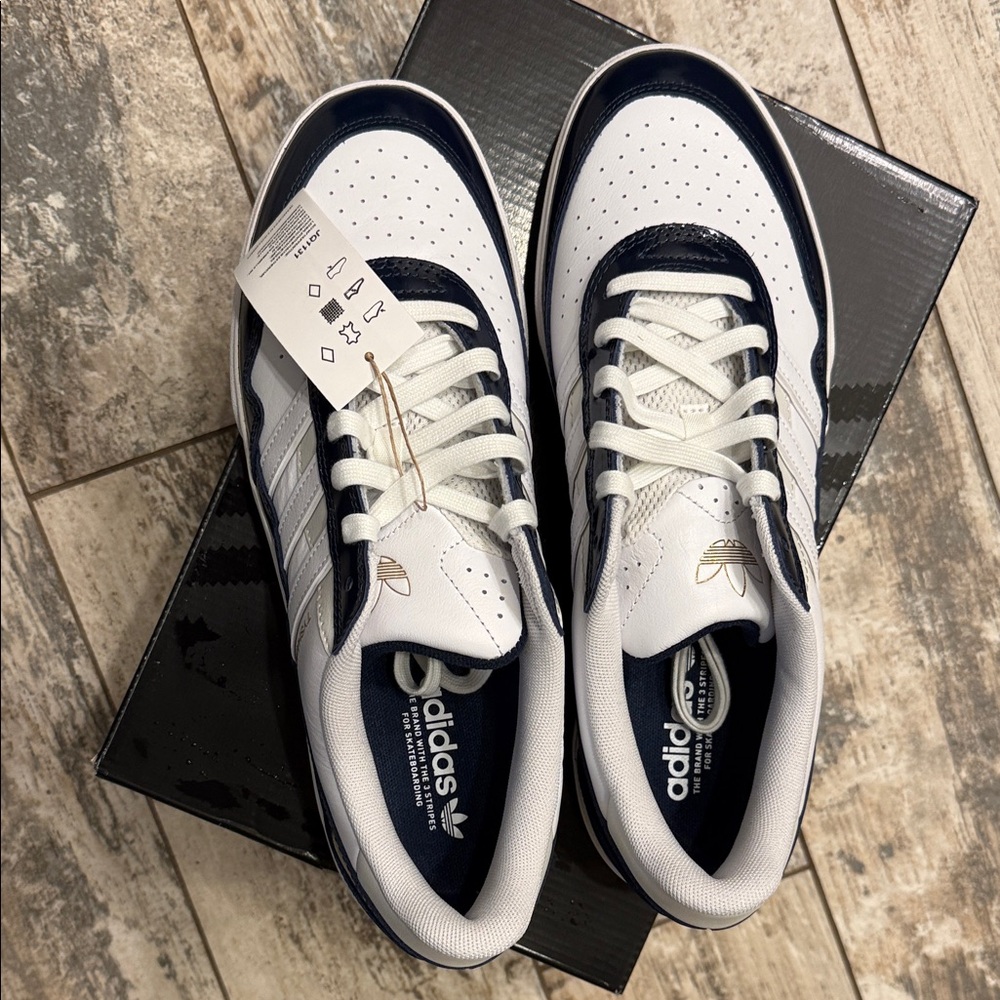 Adidas Men's Tyshawn II White and Navy Sneakers